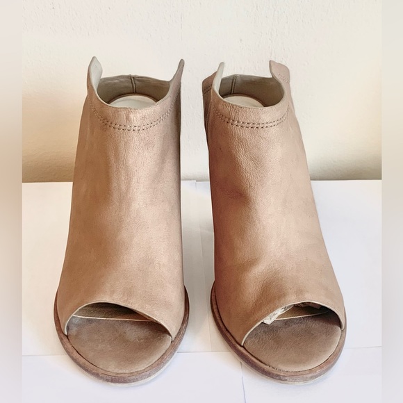 Dolce Vita Tan Taupe Suede Women Peep Toe Ankle Boot Mule  10 - Picture 2 of 13